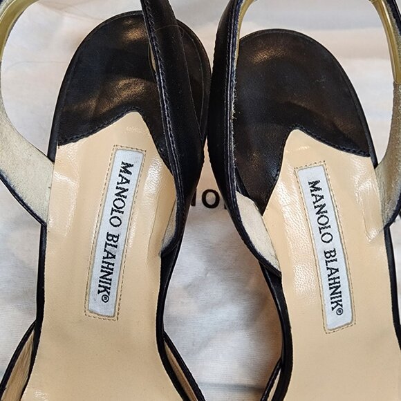 Manolo Blahnik | Carolyne Mid-Heel Slingback Pump - Picture 3 of 10